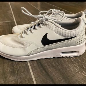 Nike White Sneakers Tennis Athletic Shoes